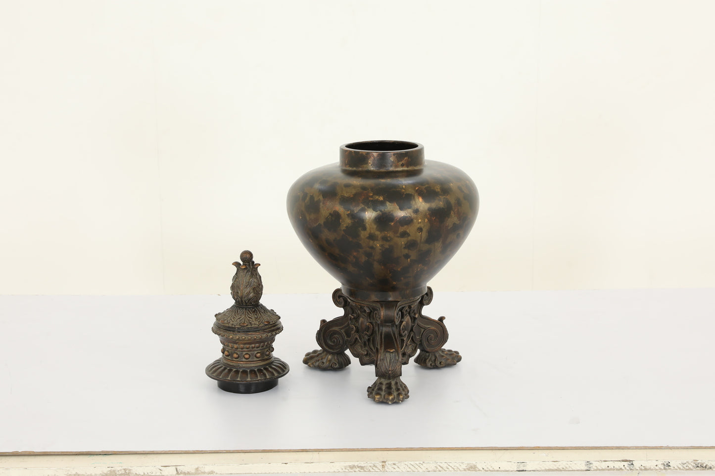 3905 - مرطبان على حامل - قطر 14 × ارتفاع 26 - سلحفاة ملكية/P1047