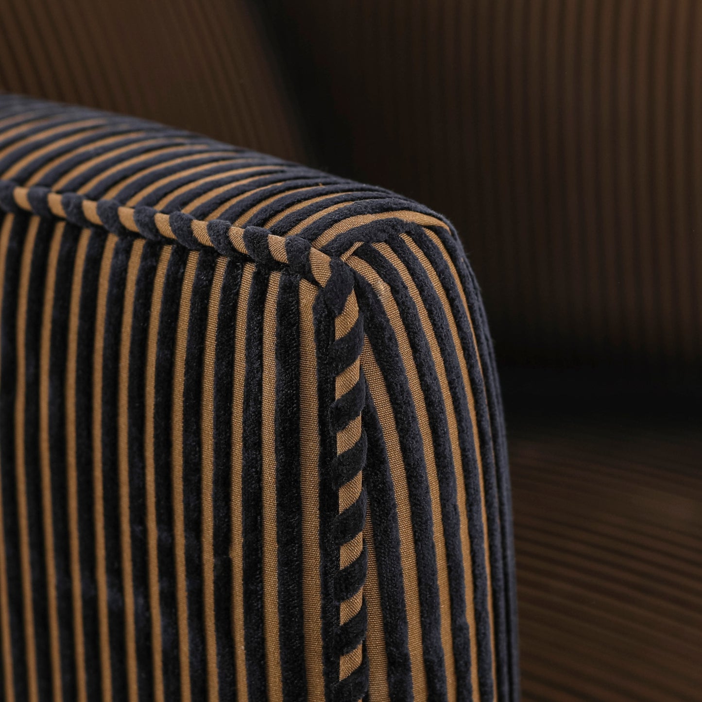 SERPENTINE CLUB CHAIR | Donghia
