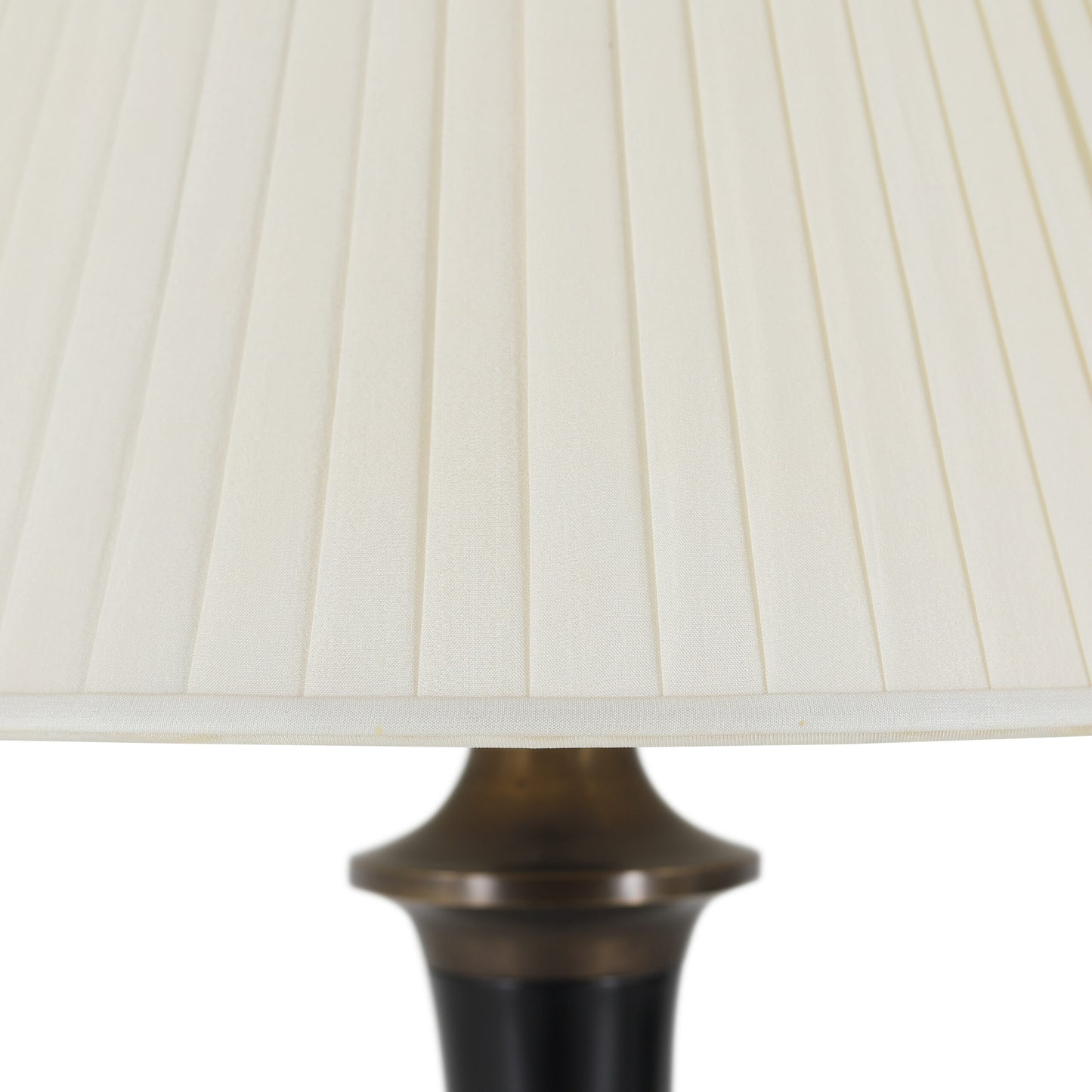 مصباح ارضي جورجيا | كريستوفر جاي