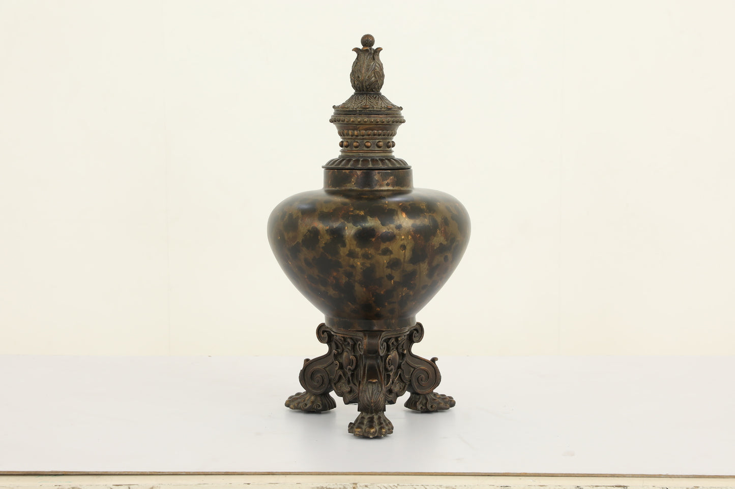 3905 - مرطبان على حامل - قطر 14 × ارتفاع 26 - سلحفاة ملكية/P1047