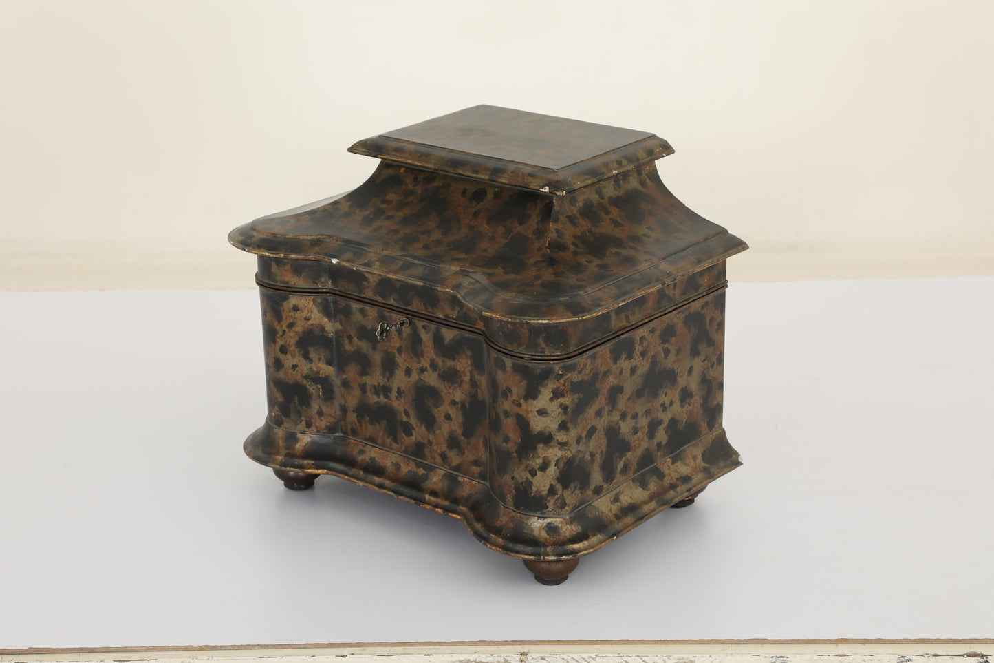 3995 - BOX - 18W X 12D X 13H - REGAL TORTOISE/P1047