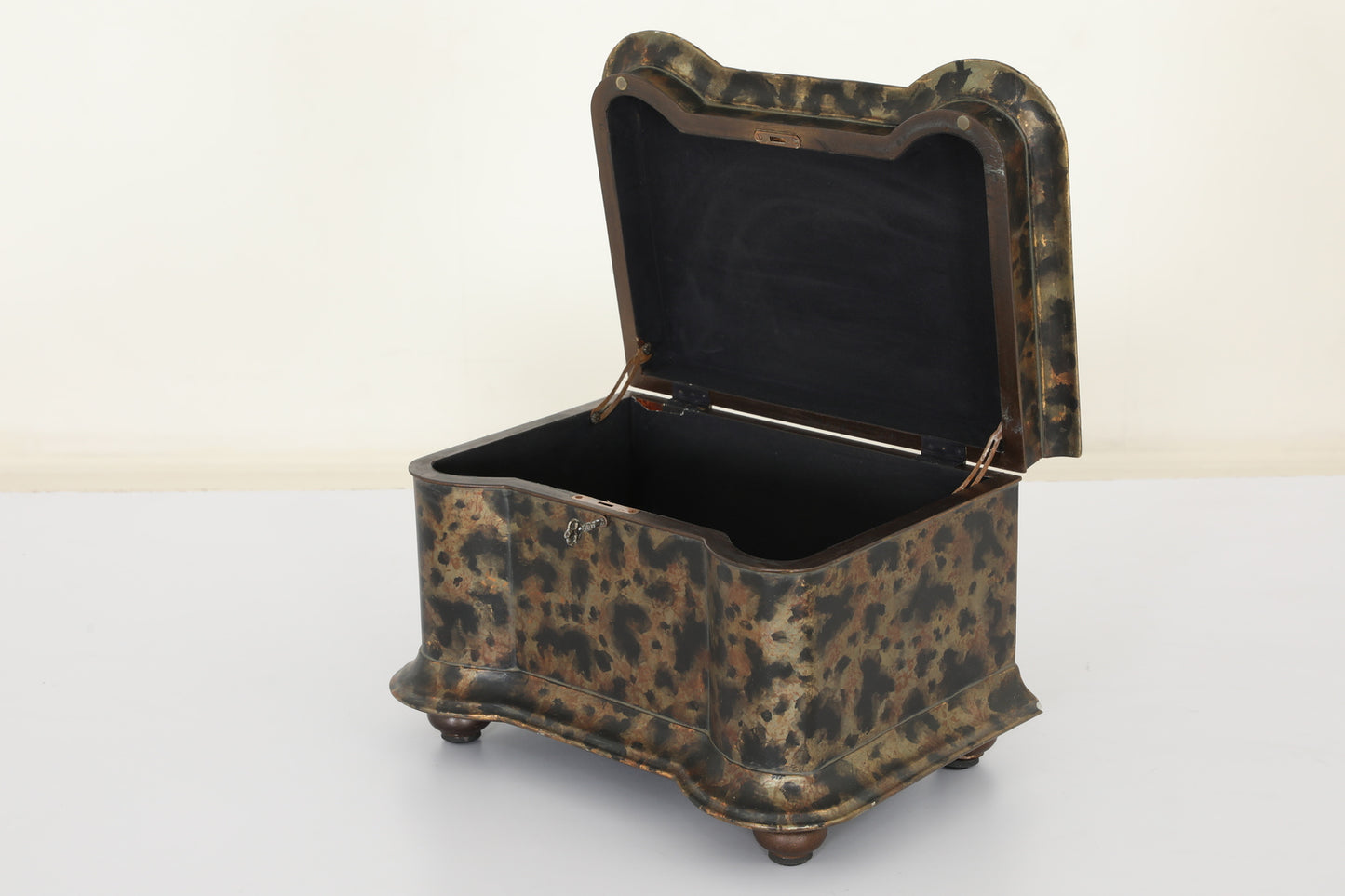 3995 - BOX - 18W X 12D X 13H - REGAL TORTOISE/P1047