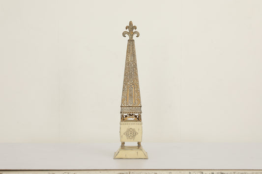 3709 - مجموعتان من المسلات - 9 عرض × 9 عمق × 35 ارتفاع - معدن عتيق