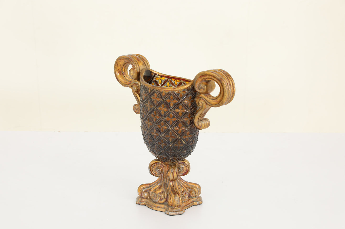 وعاء طويل على شكل ماسة، أبعاده 16 × 5.5 × 17 بوصة ارتفاعًا