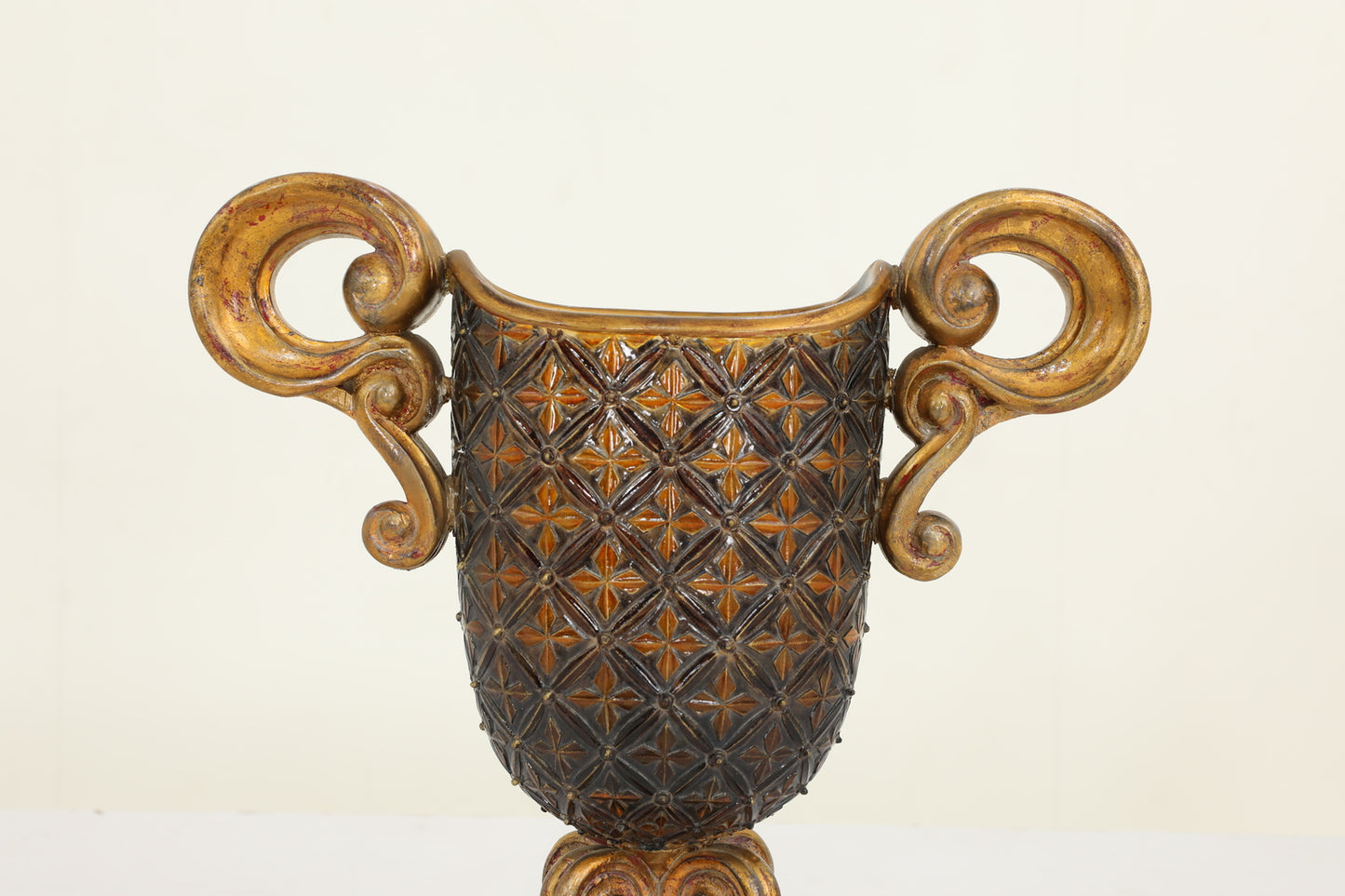 وعاء طويل على شكل ماسة، أبعاده 16 × 5.5 × 17 بوصة ارتفاعًا