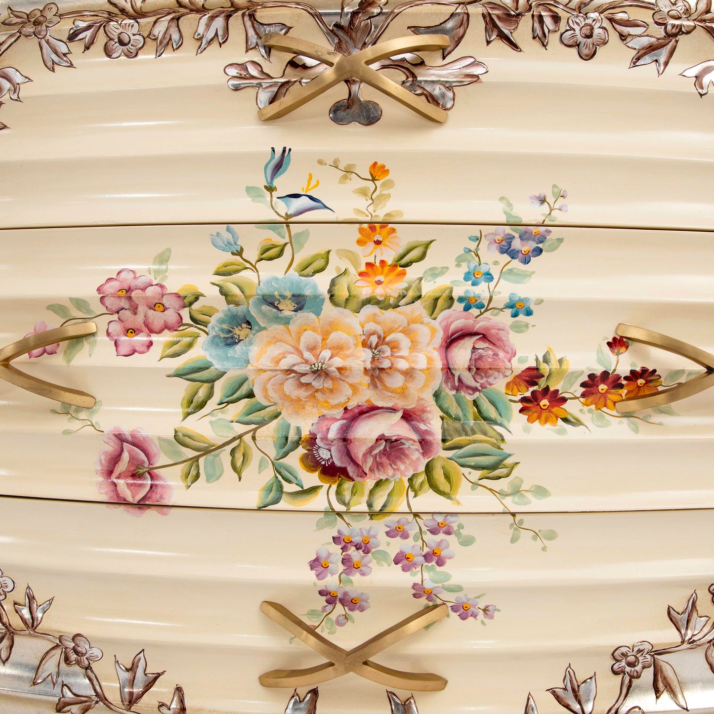 طاولة جانبية فضية اللون