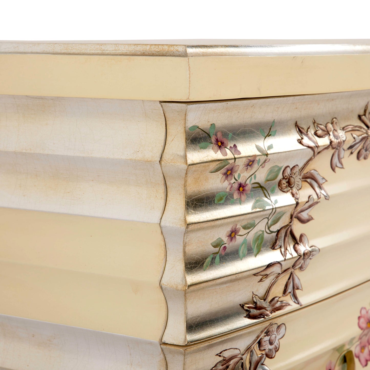 طاولة جانبية فضية اللون