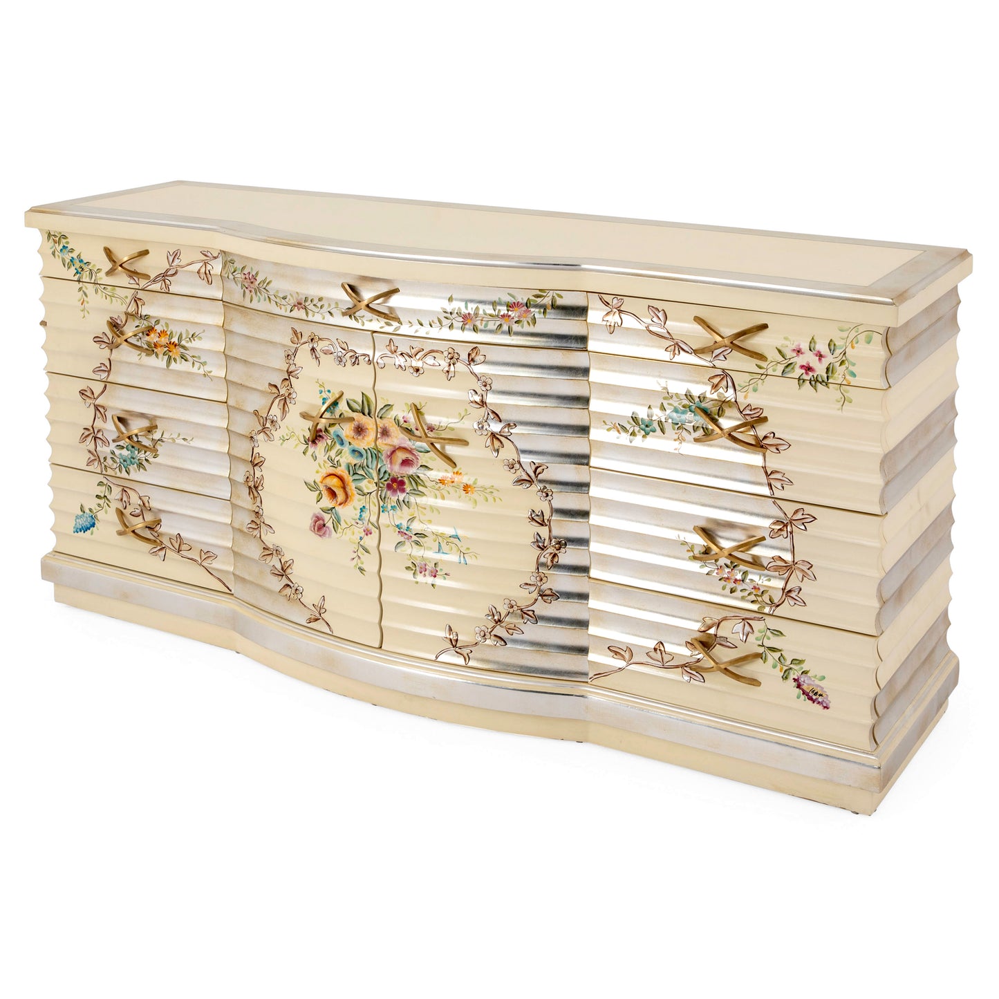 خزانة ملابس ملكية فضية