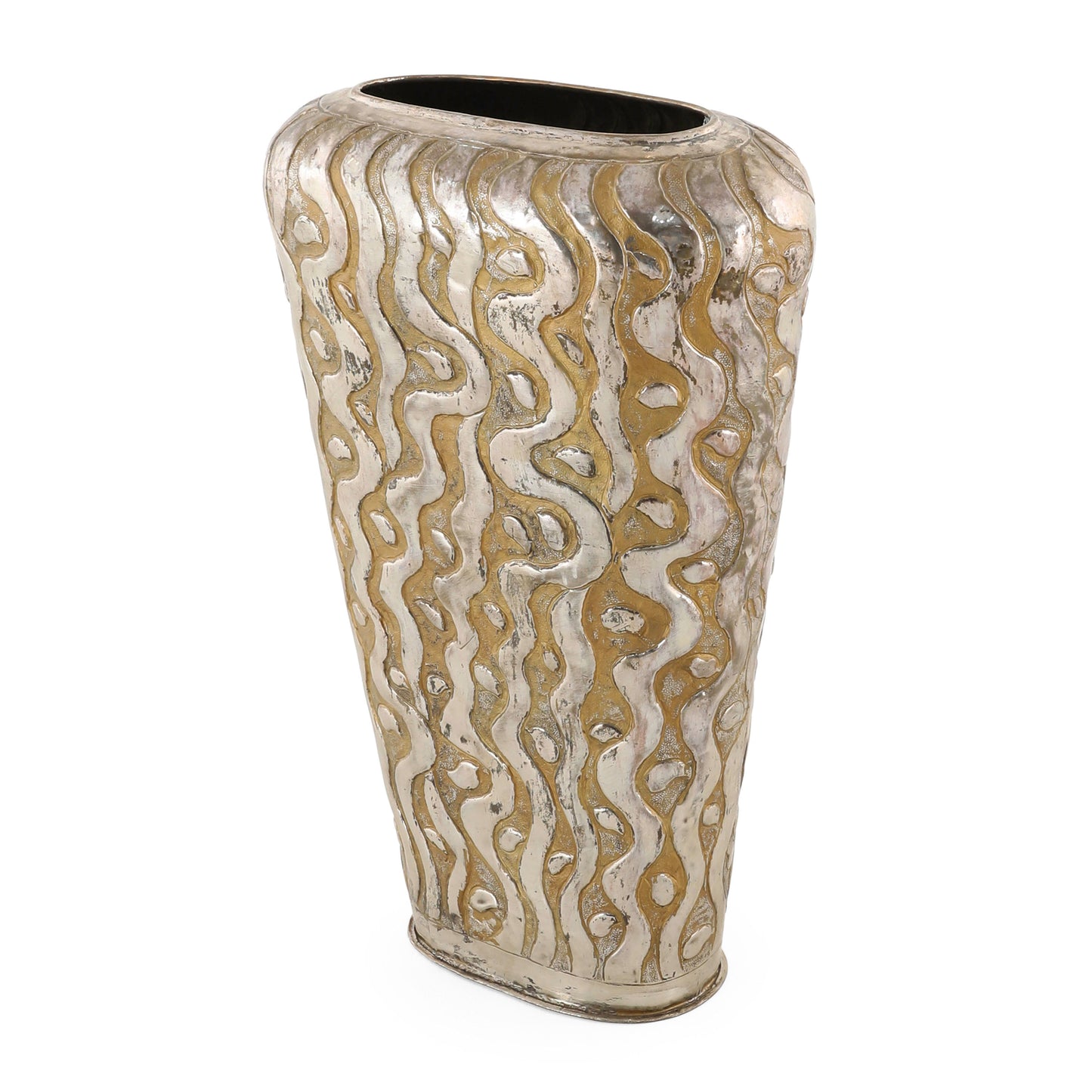 مزهرية فضية طويلة