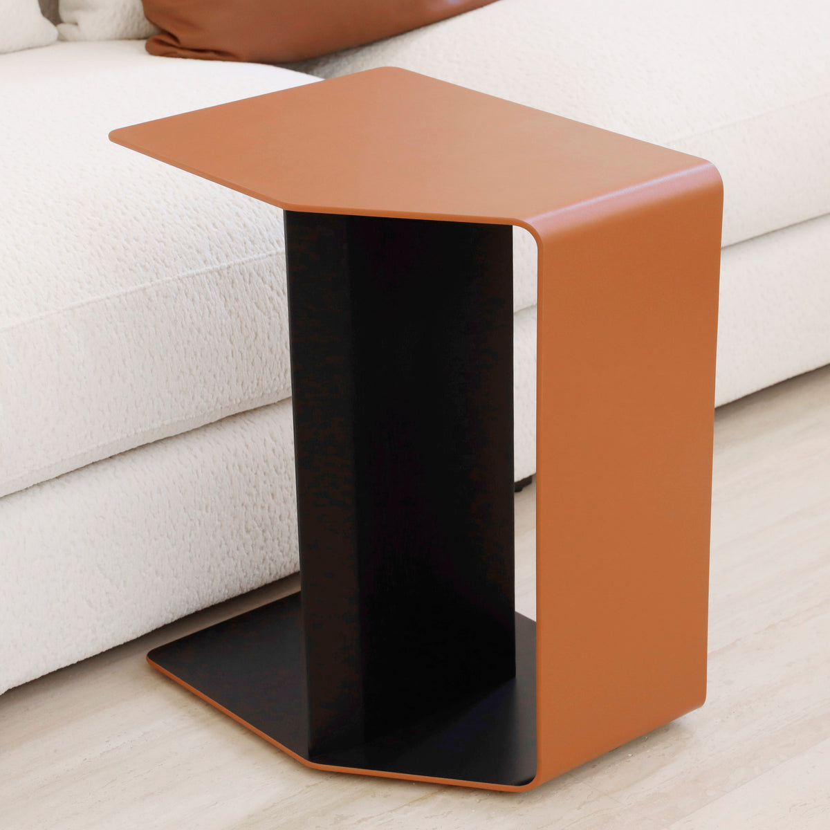 SLICE SIDE TABLE