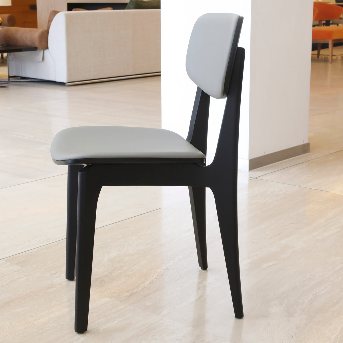 UNITY DINING TABLE / LEAF DINING CHAIR
