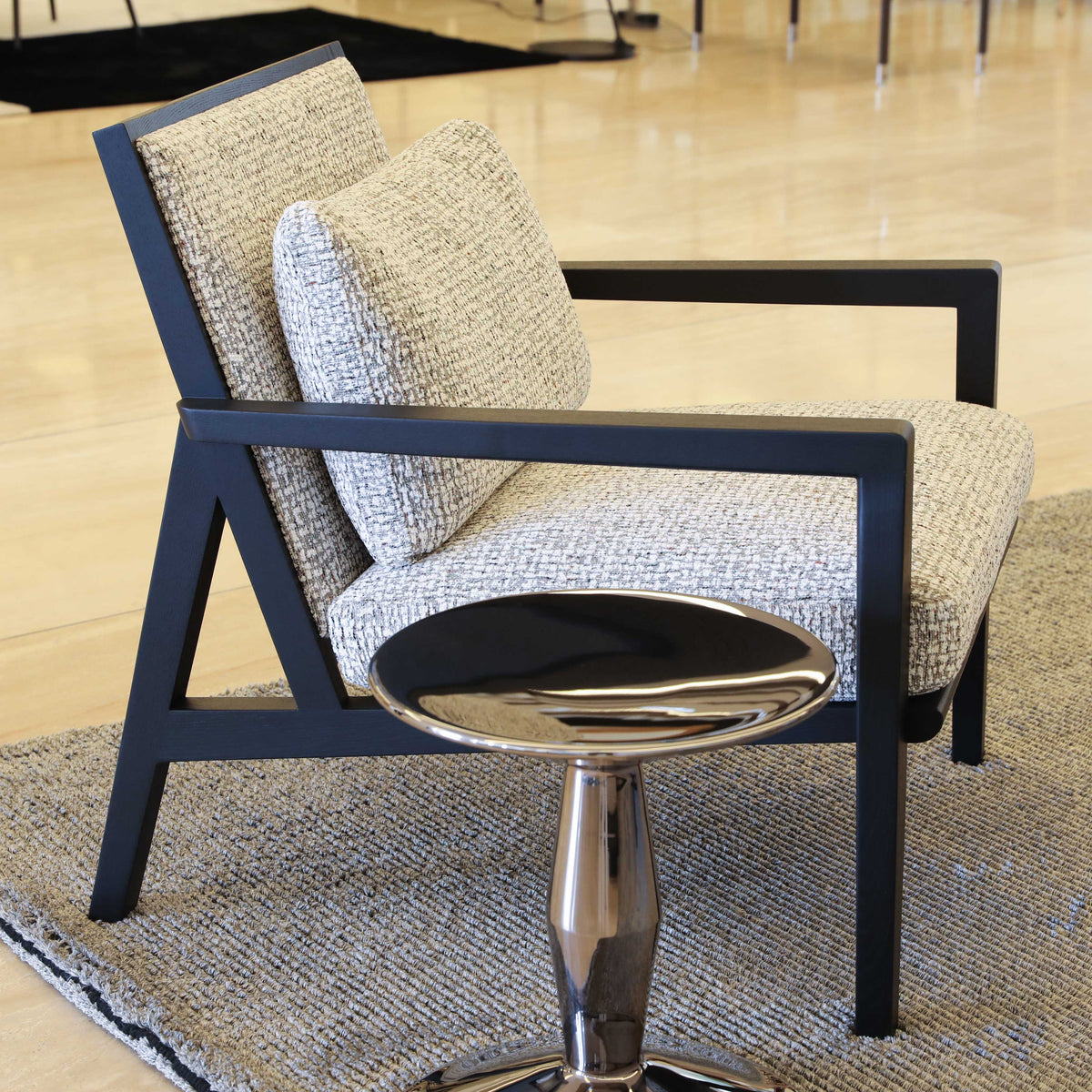 FLORA LOUNGE CHAIR