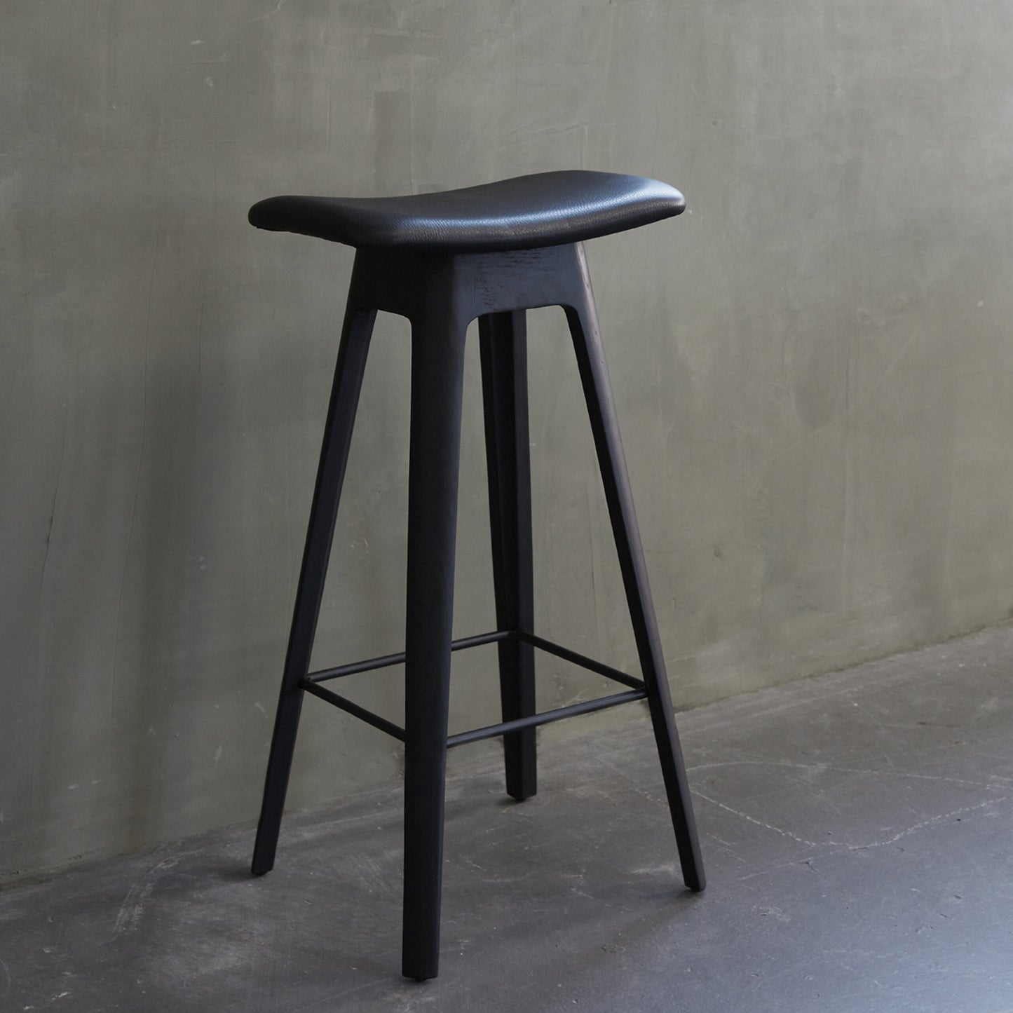 HC1 Bar Stool